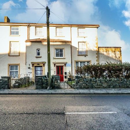 Llys Madoc, Basement Apartment Penmaen-mawr 외부 사진
