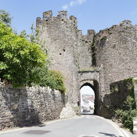 Llys Madoc, Basement Apartment Penmaen-mawr 외부 사진