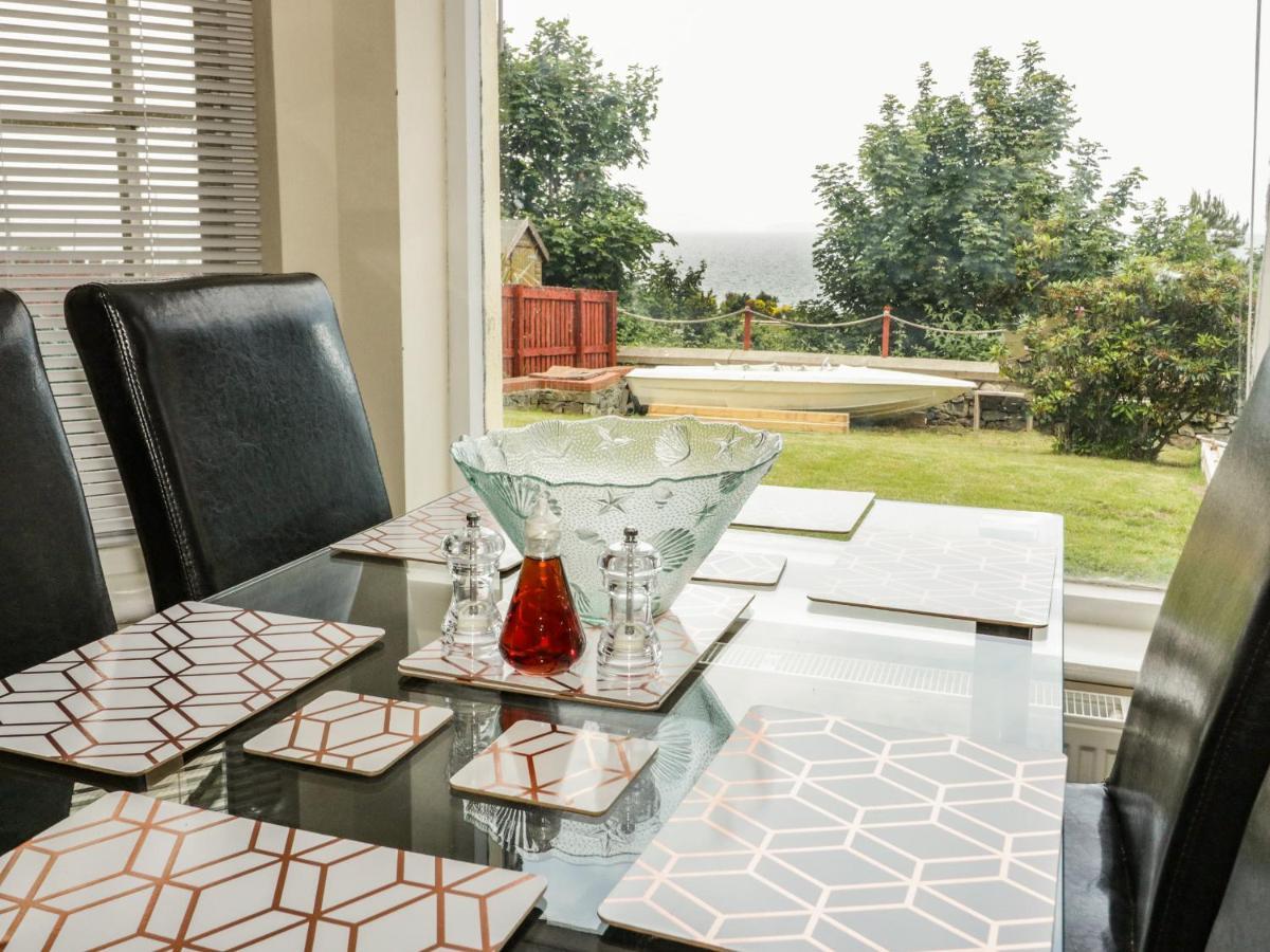 Llys Madoc, Basement Apartment Penmaen-mawr 외부 사진