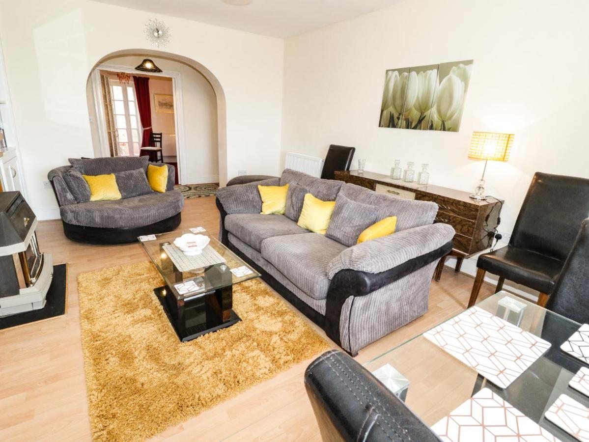 Llys Madoc, Basement Apartment Penmaen-mawr 외부 사진