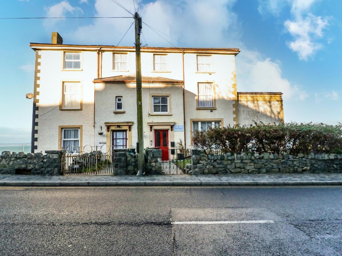 Llys Madoc, Basement Apartment Penmaen-mawr 외부 사진