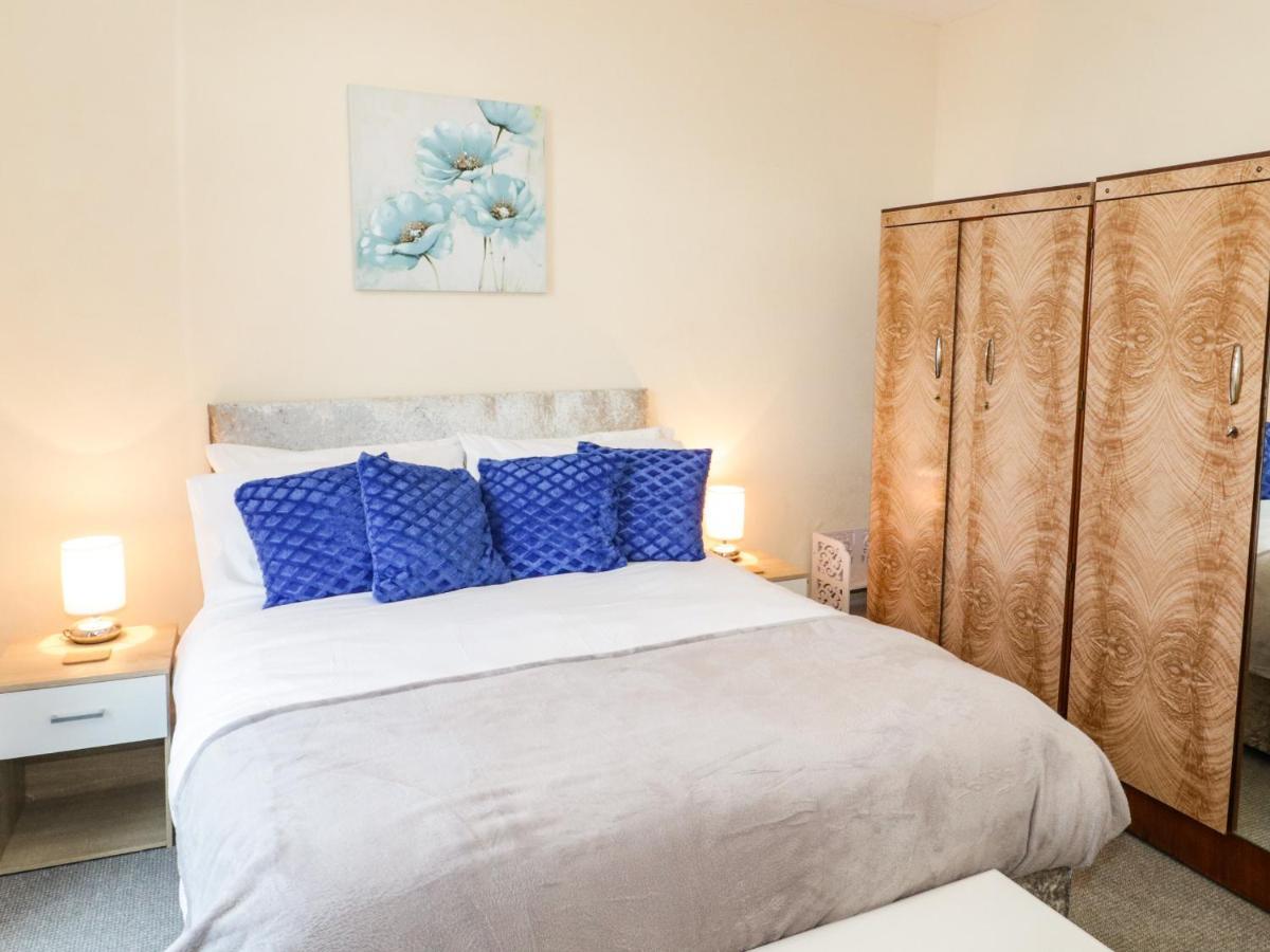 Llys Madoc, Basement Apartment Penmaen-mawr 외부 사진