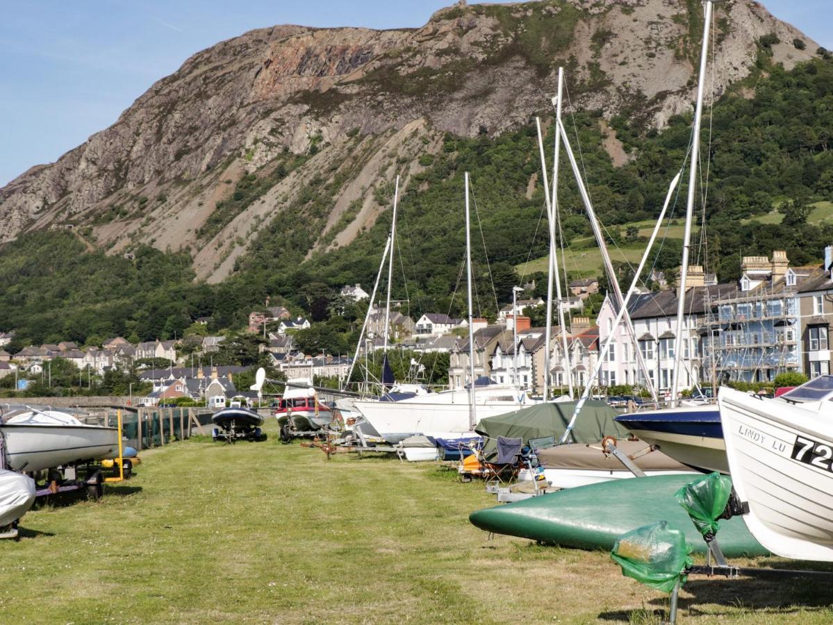 Llys Madoc, Basement Apartment Penmaen-mawr 외부 사진
