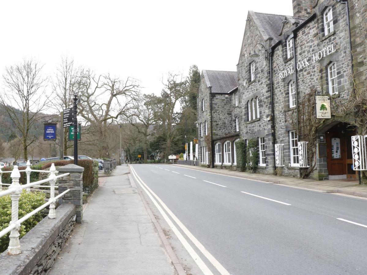 Llys Madoc, Basement Apartment Penmaen-mawr 외부 사진