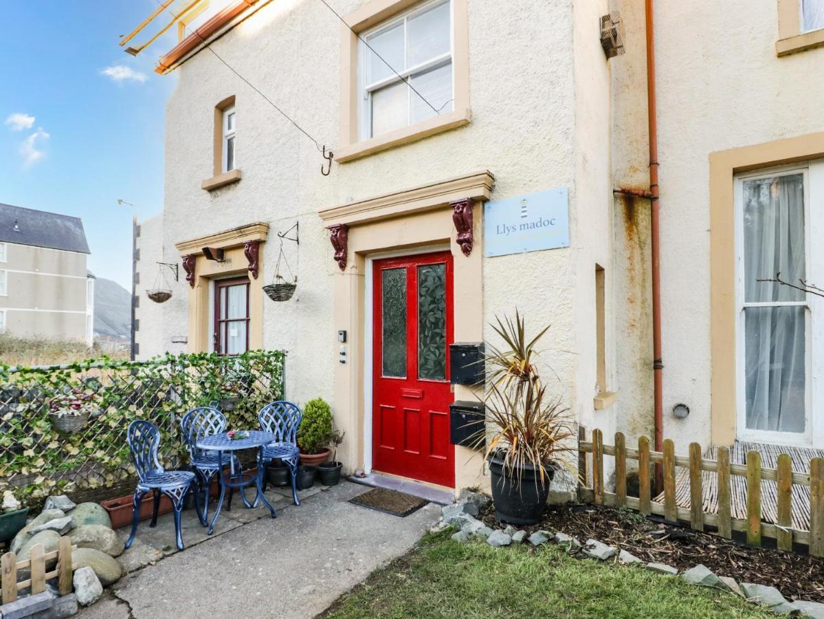 Llys Madoc, Basement Apartment Penmaen-mawr 외부 사진