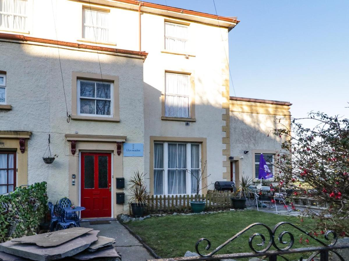 Llys Madoc, Basement Apartment Penmaen-mawr 외부 사진