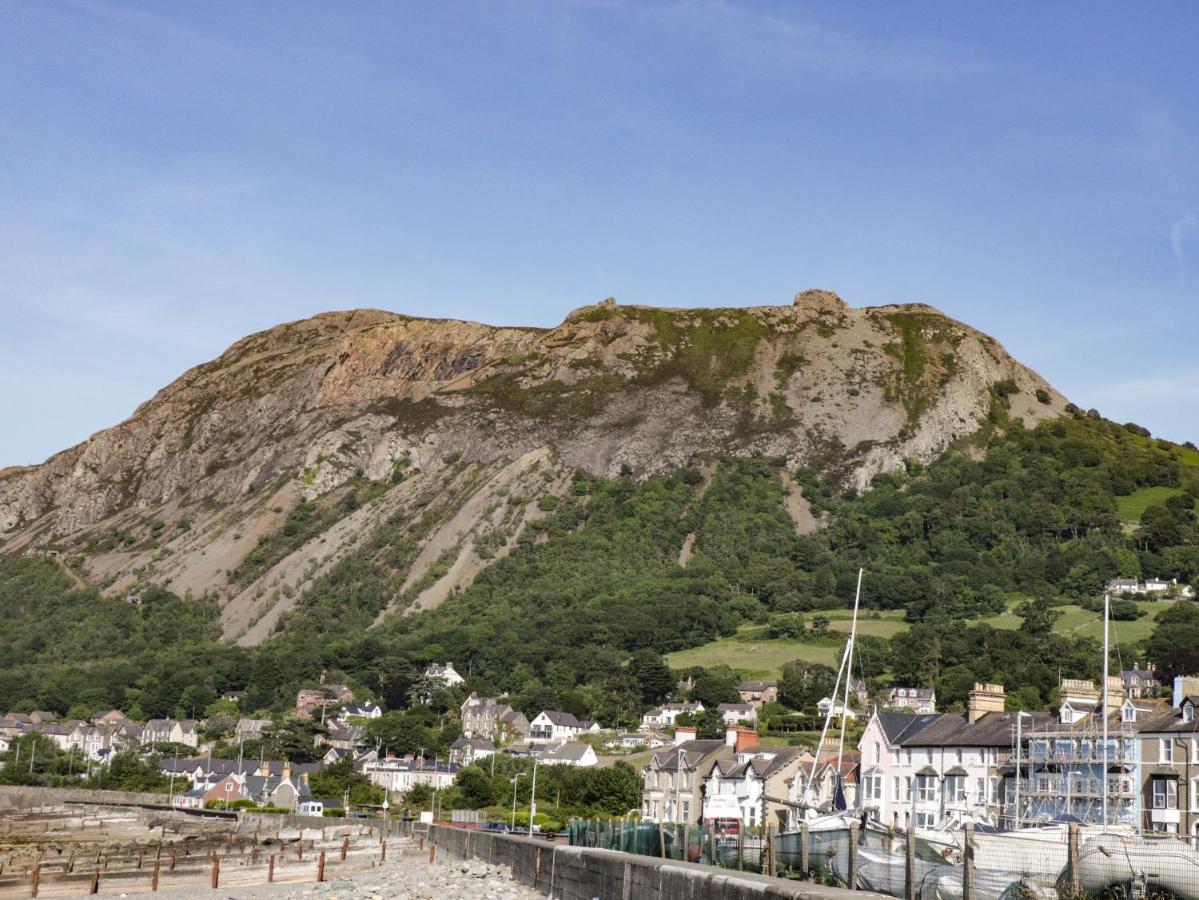 Llys Madoc, Basement Apartment Penmaen-mawr 외부 사진